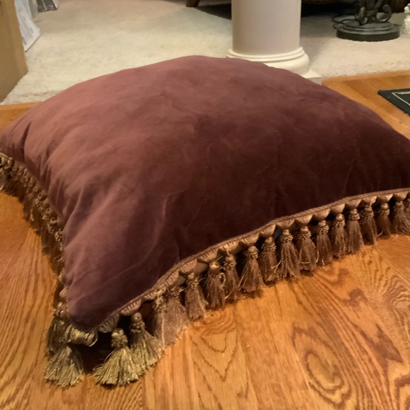 Chris Madden Pillow 26 x 26 Faux Satin and Velvet Tassel Square Nice Qua… - Picture 2 of 8